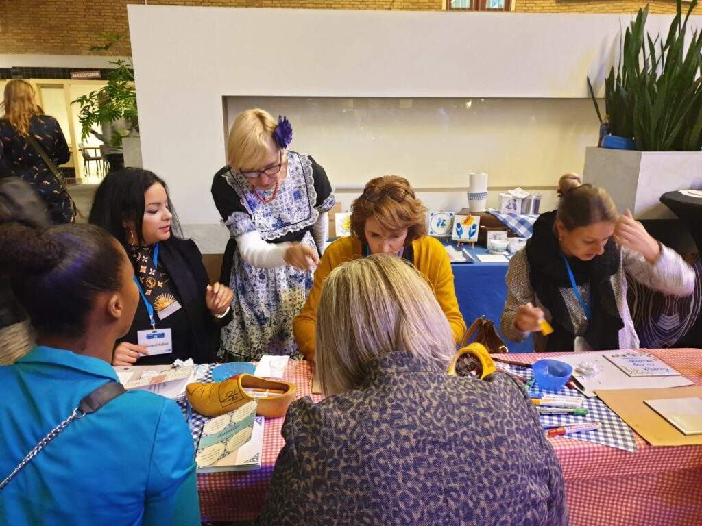 Workshop tijdens een congres of feestavond met de Delftsblauw Tegeltjes Beschilderen Workshop