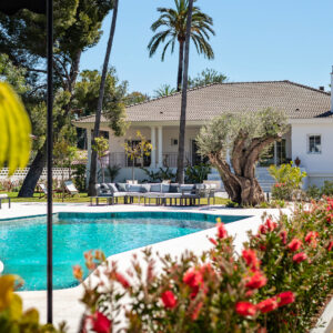 Luxe villa vlakbij zee voor max. 20p. Vanaf €1805.43