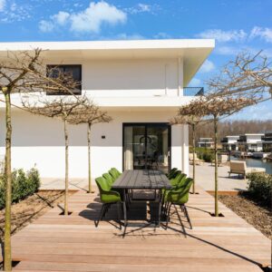 Wellnessvilla aan het water met sauna Vanaf €195.24