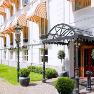 Carlton Ambassador | Een stijlvol verblijf tussen stad en strand in een prachtig boutique hotel €229,-