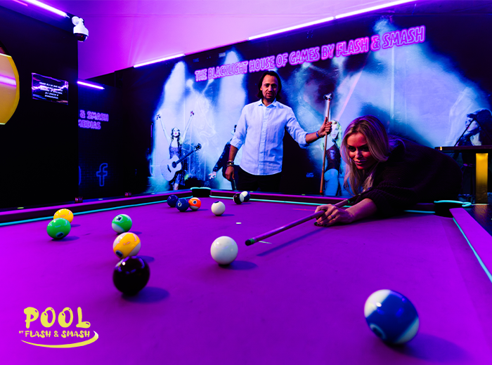 Blacklight Pool bij Flash & Smash €14.90