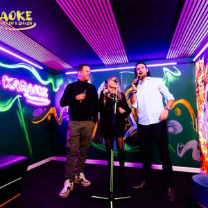 Blacklight Karaokebox bij Flash & Smash (1 of 2 uur) €6.00